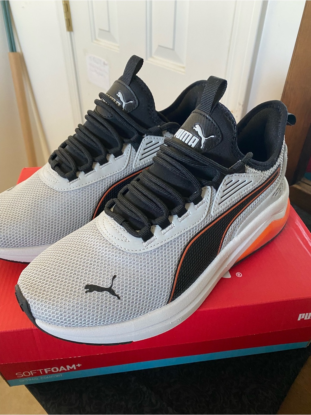 NIB Men’s Puma Gray and Black Amplifier Sneakers with Orange Accents